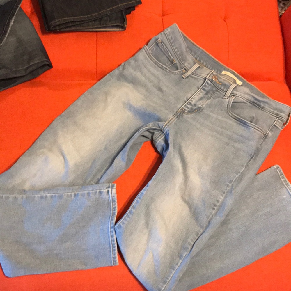 Levi’s 314 Shaping Straight Jeans size 31(size 12)